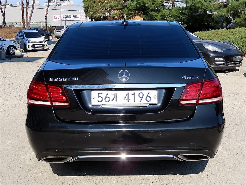 Mercedes Benz E class - Vista 4