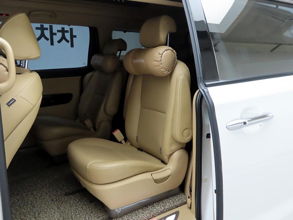 KIA Carnival - Vista 12