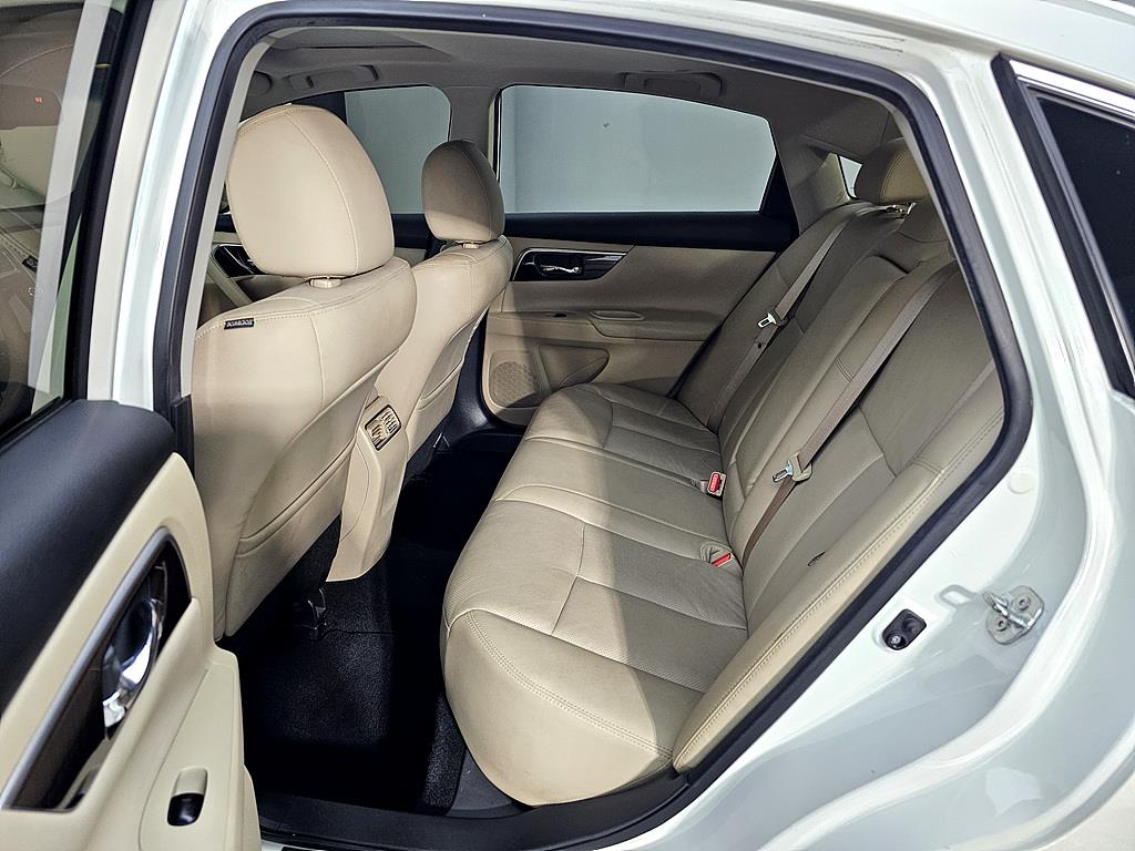 Nissan Altima - Vista 9