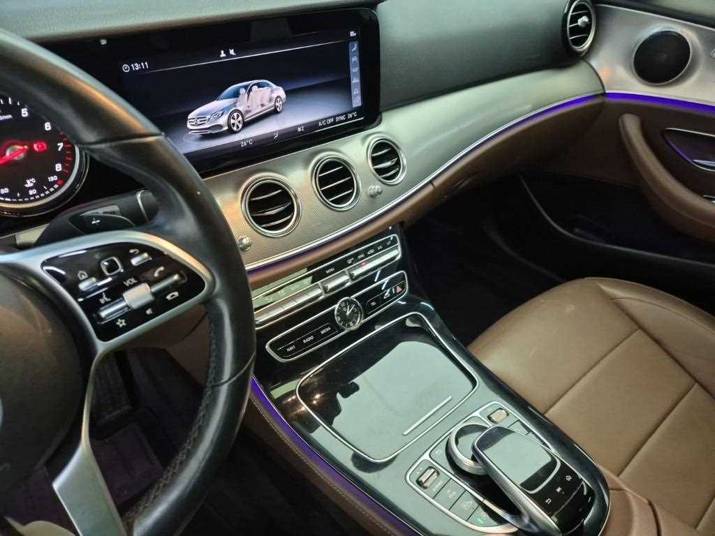 Mercedes Benz E class - Vista 10