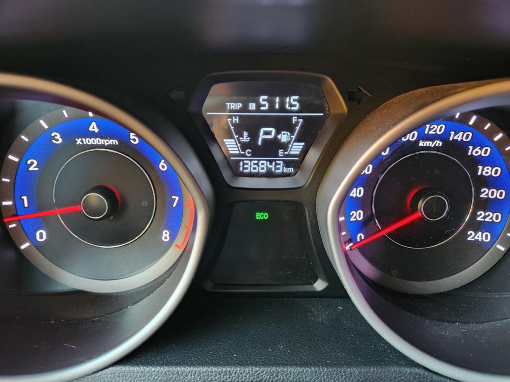 HYUNDAI Avante - Vista 9