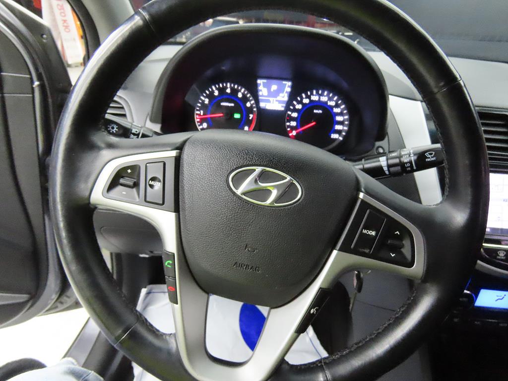 HYUNDAI Accent - Vista 8