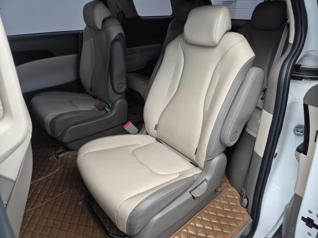 KIA Carnival - Vista 12