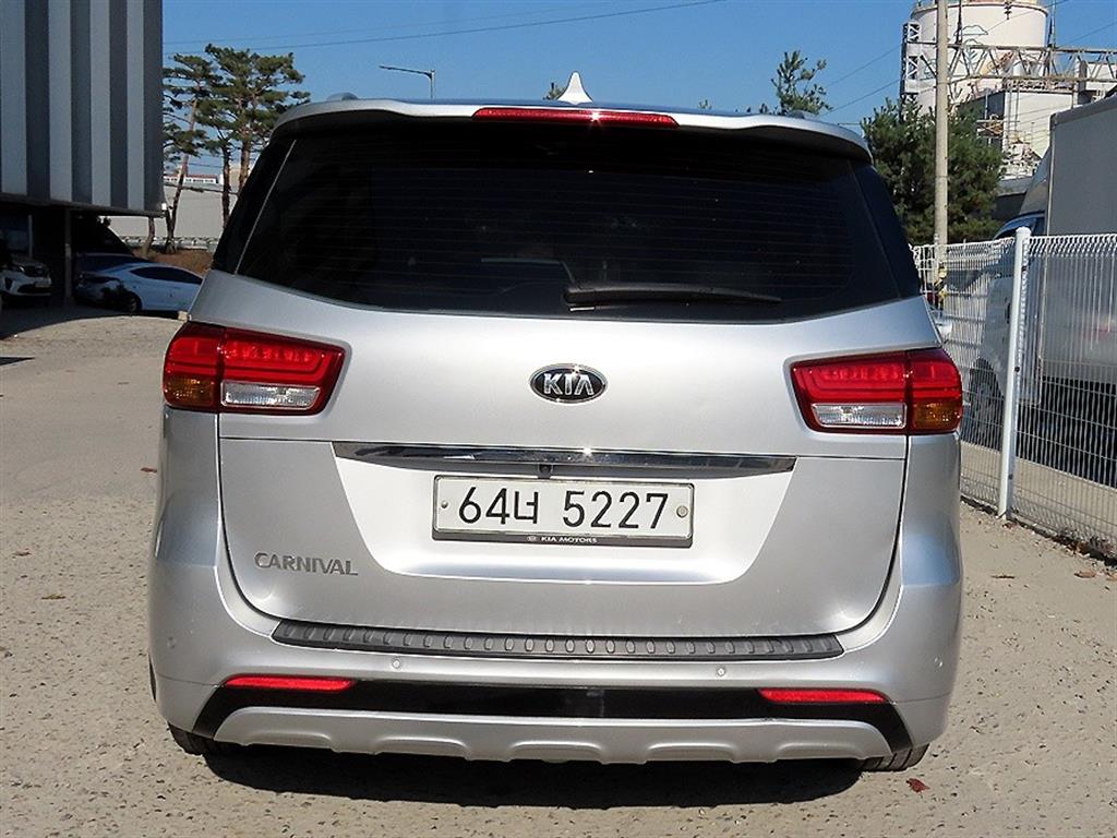 KIA Carnival - Vista 4