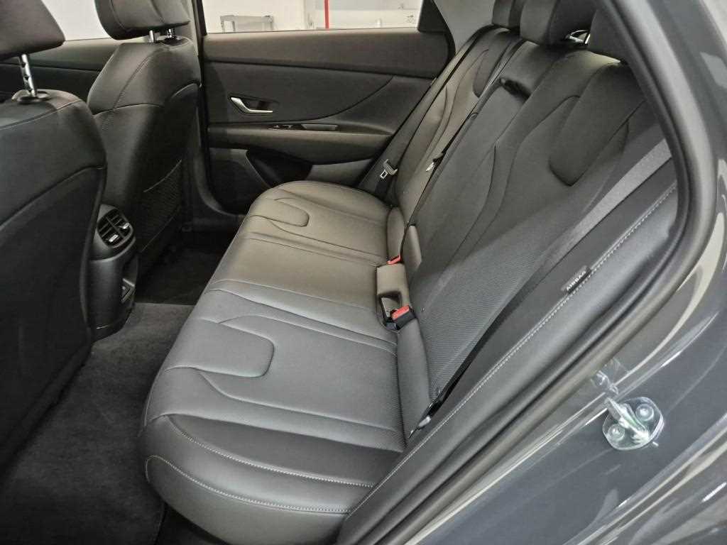 HYUNDAI Avante - Vista 12