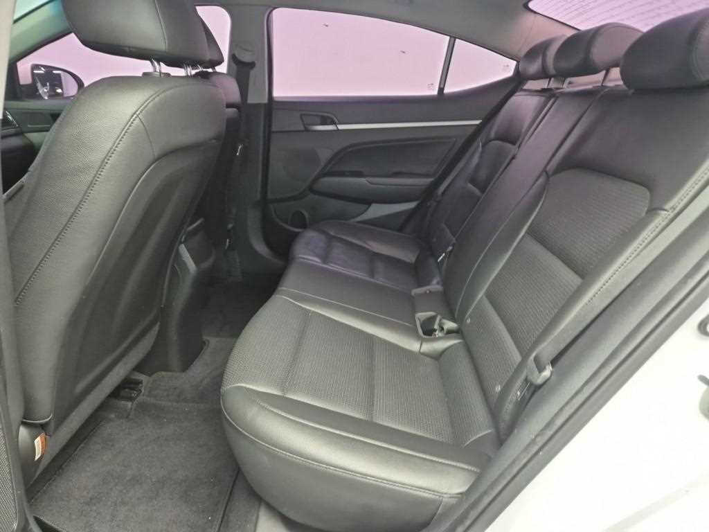 HYUNDAI Avante - Vista 12