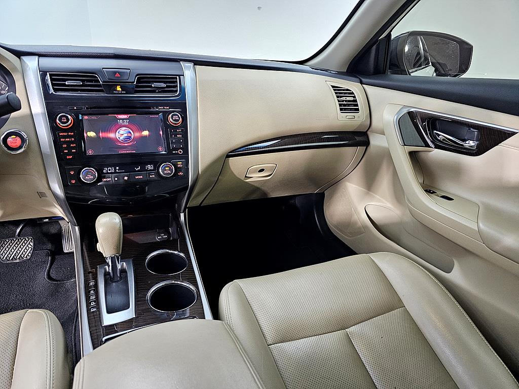 Nissan Altima - Vista 10