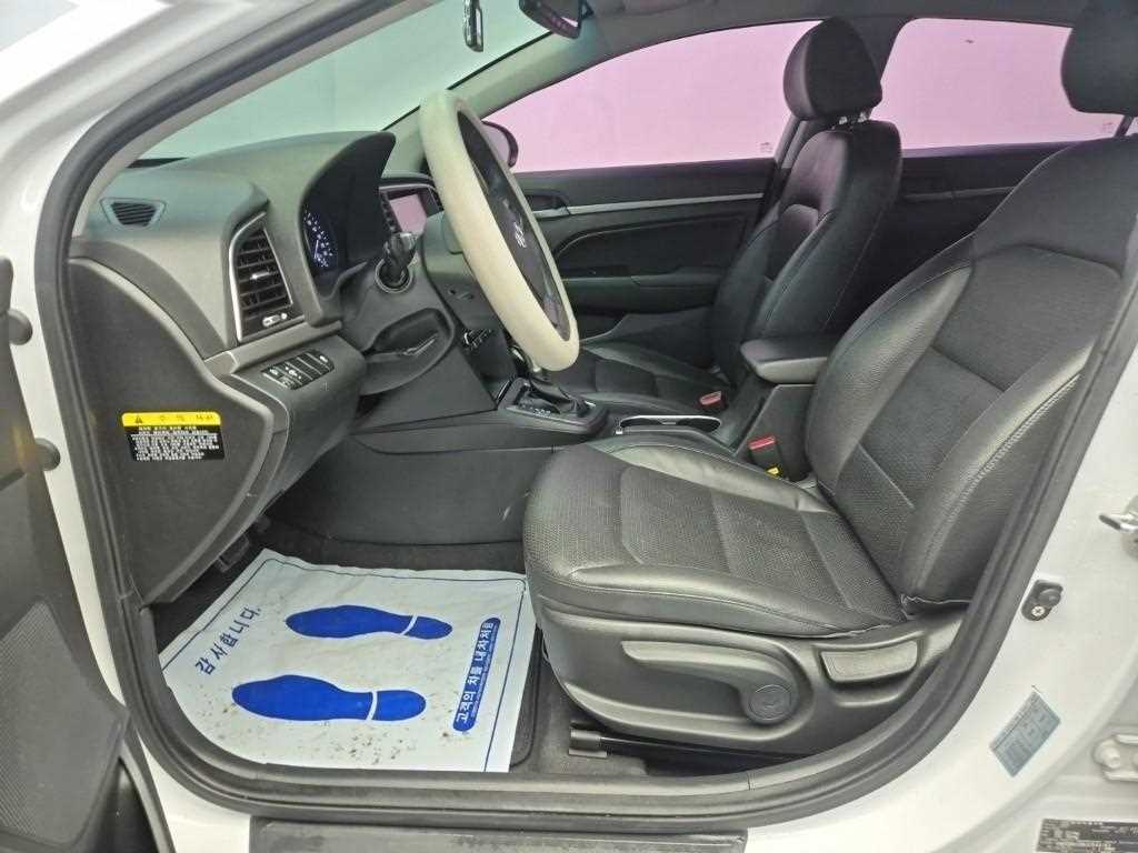 HYUNDAI Avante - Vista 11