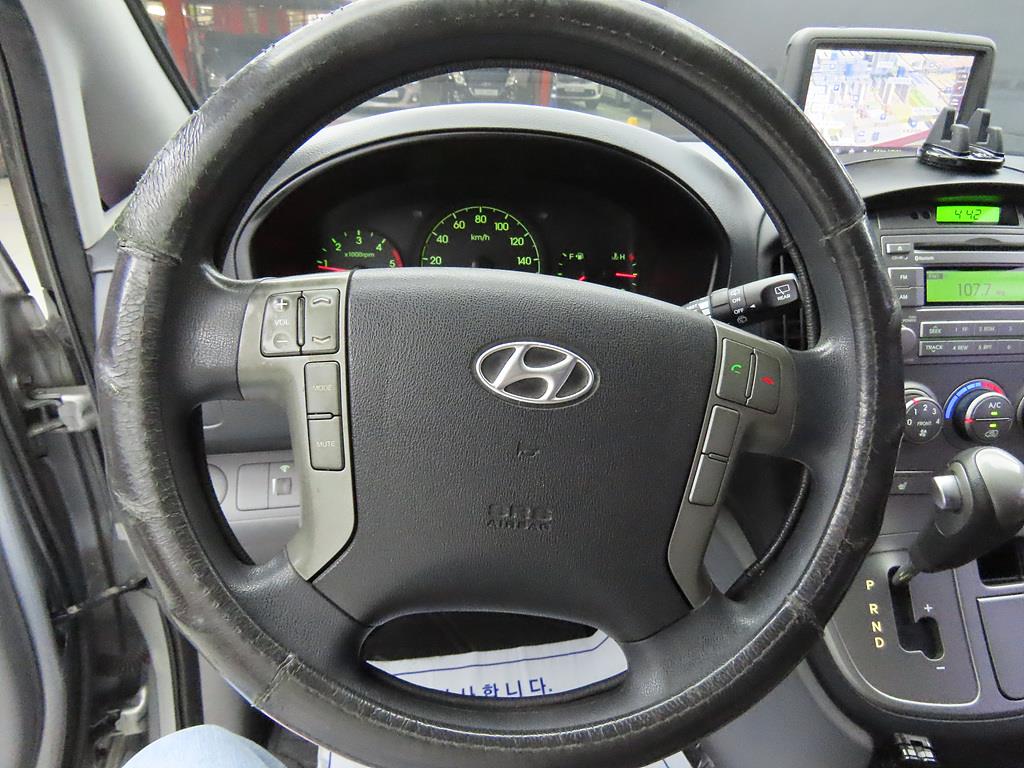 HYUNDAI Starex - Vista 8