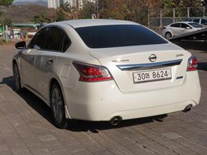 Nissan Altima - Vista 8