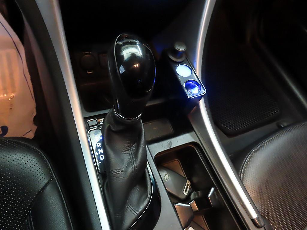 HYUNDAI Sonata - Vista 12