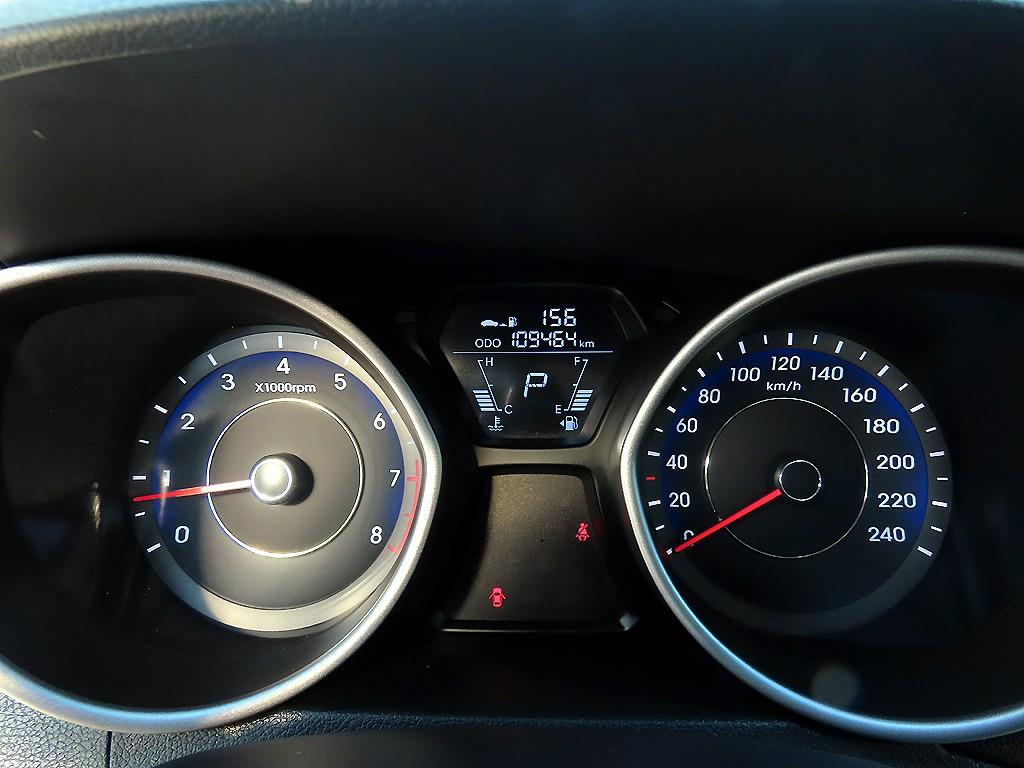 HYUNDAI Avante - Vista 9