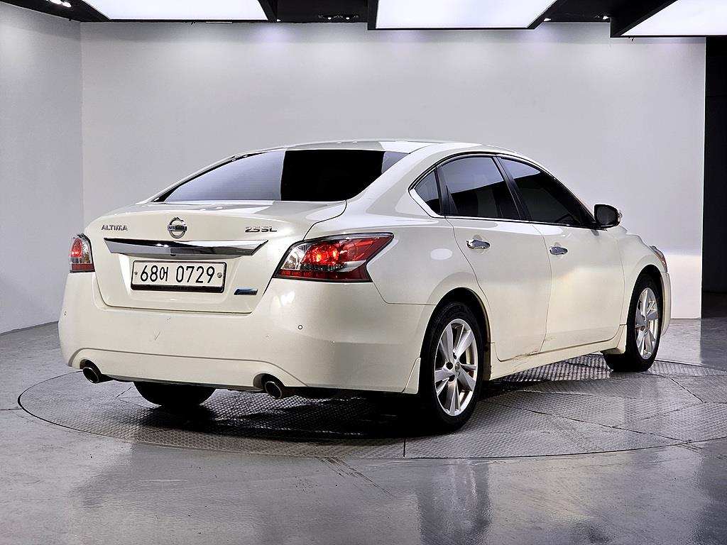 Nissan Altima - Vista 4