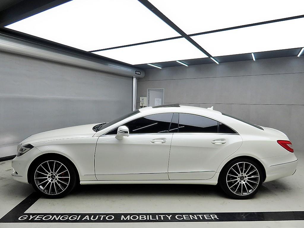 Mercedes Benz CLS Class - Vista 4