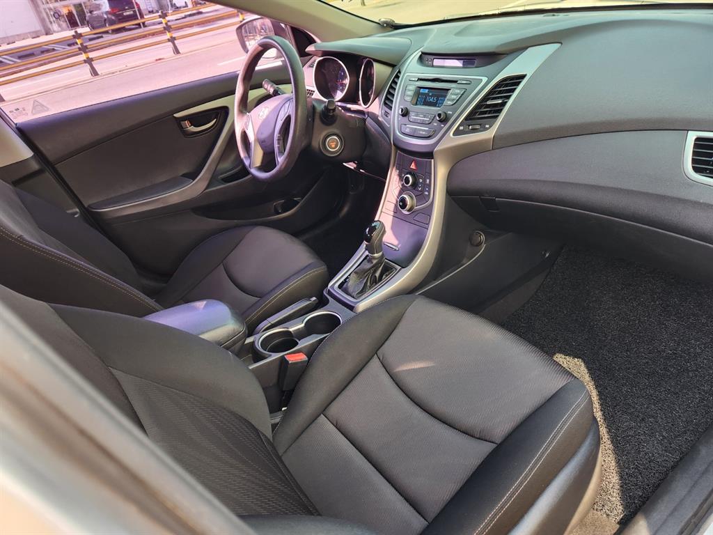 HYUNDAI Avante - Vista 6