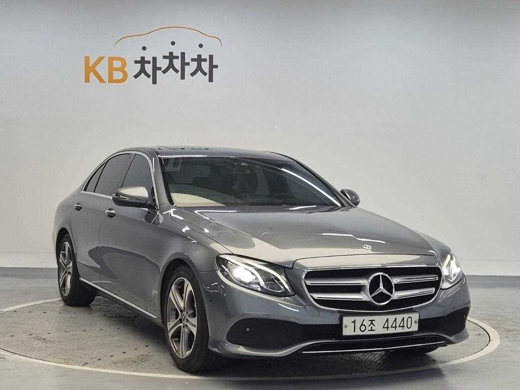 Mercedes Benz E class - Vista 4