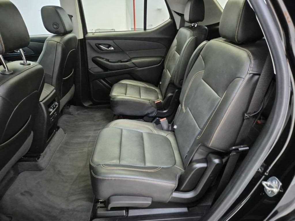 Chevrolet Travers - Vista 12