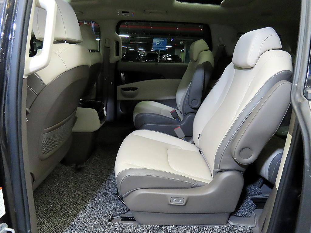 KIA Carnival - Vista 7