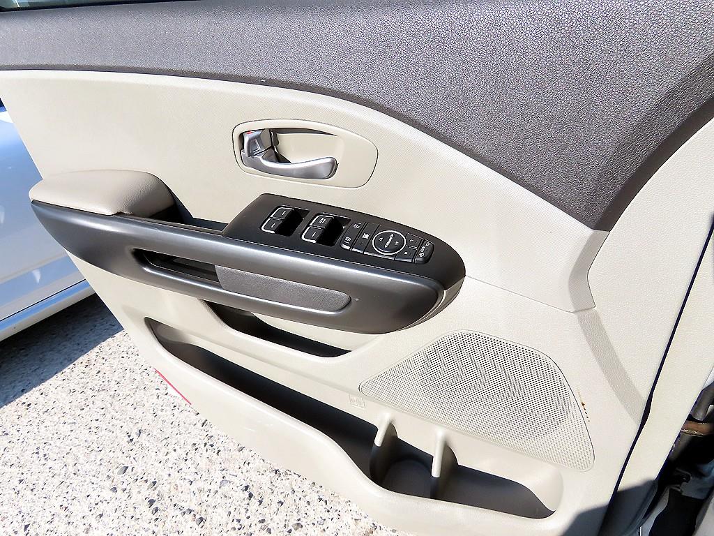 KIA Carnival - Vista 12