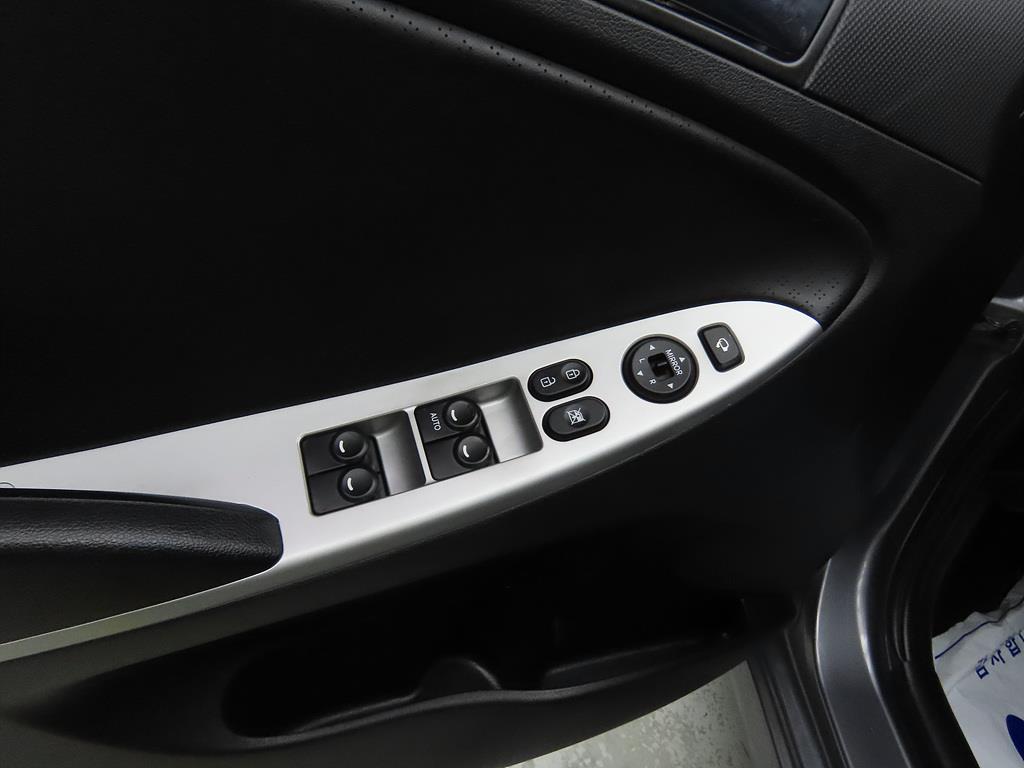 HYUNDAI Accent - Vista 12