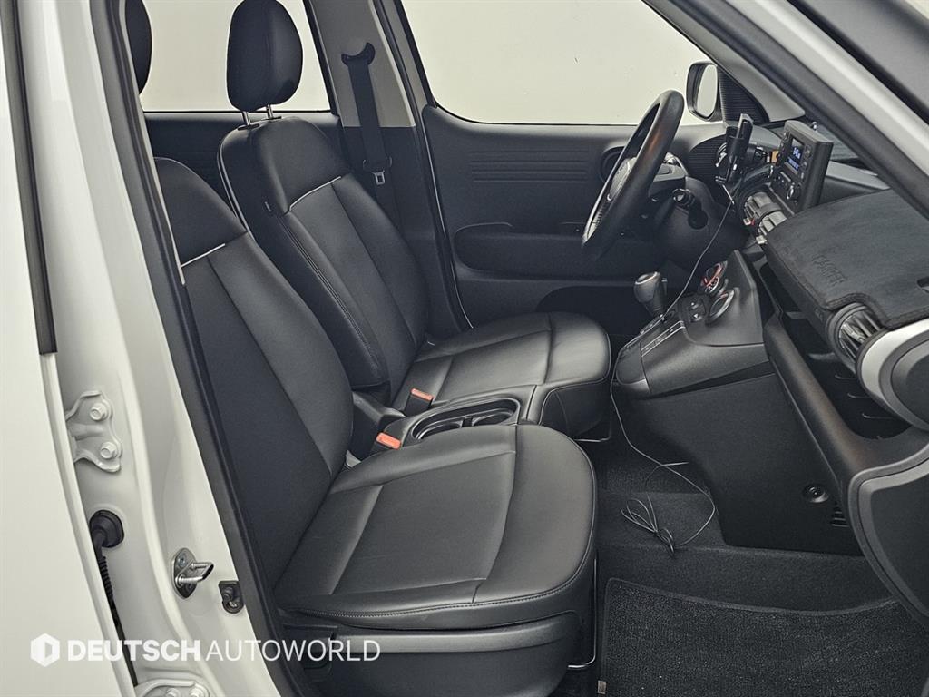 HYUNDAI Casper - Vista 10