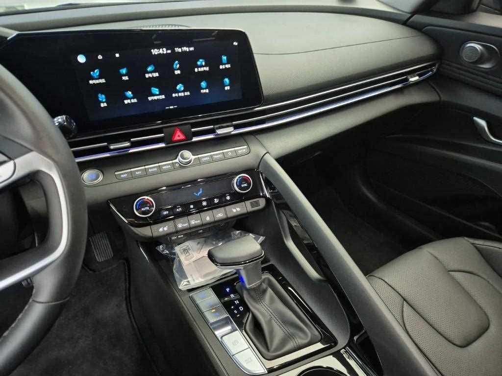 HYUNDAI Avante - Vista 10