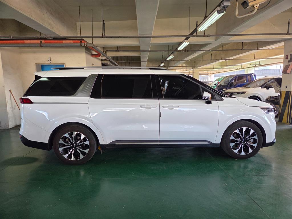 KIA Carnival - Vista 5