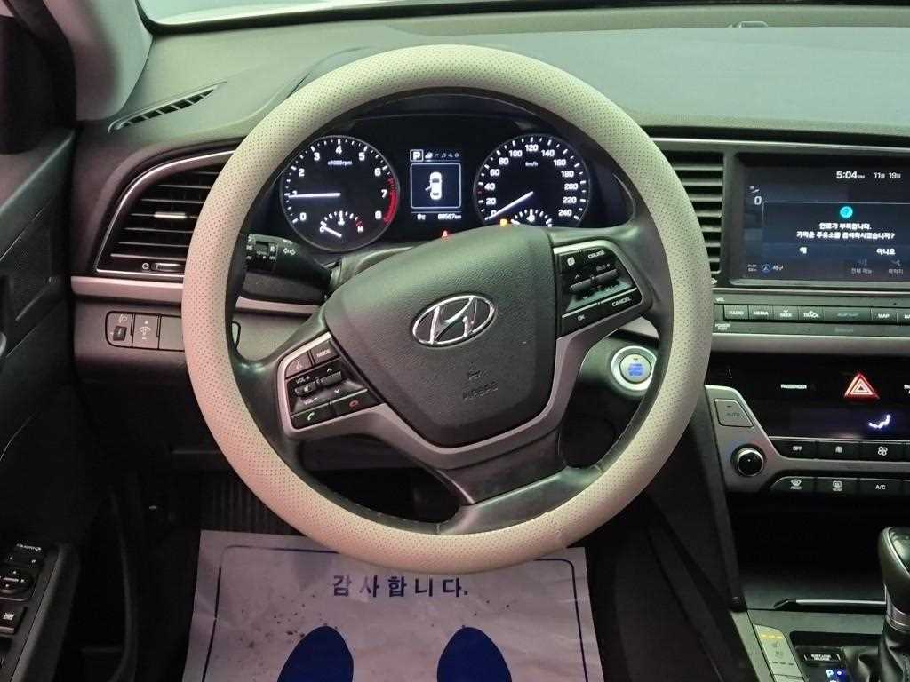 HYUNDAI Avante - Vista 9