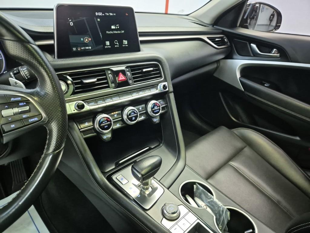 Genesis G70 - Vista 10