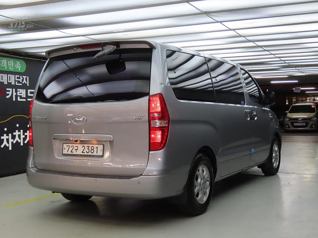 HYUNDAI Starex - Vista 4