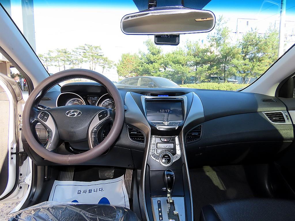 HYUNDAI Avante - Vista 7