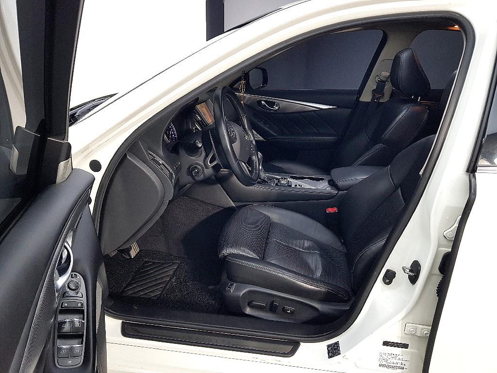 Infiniti Q - Vista 8