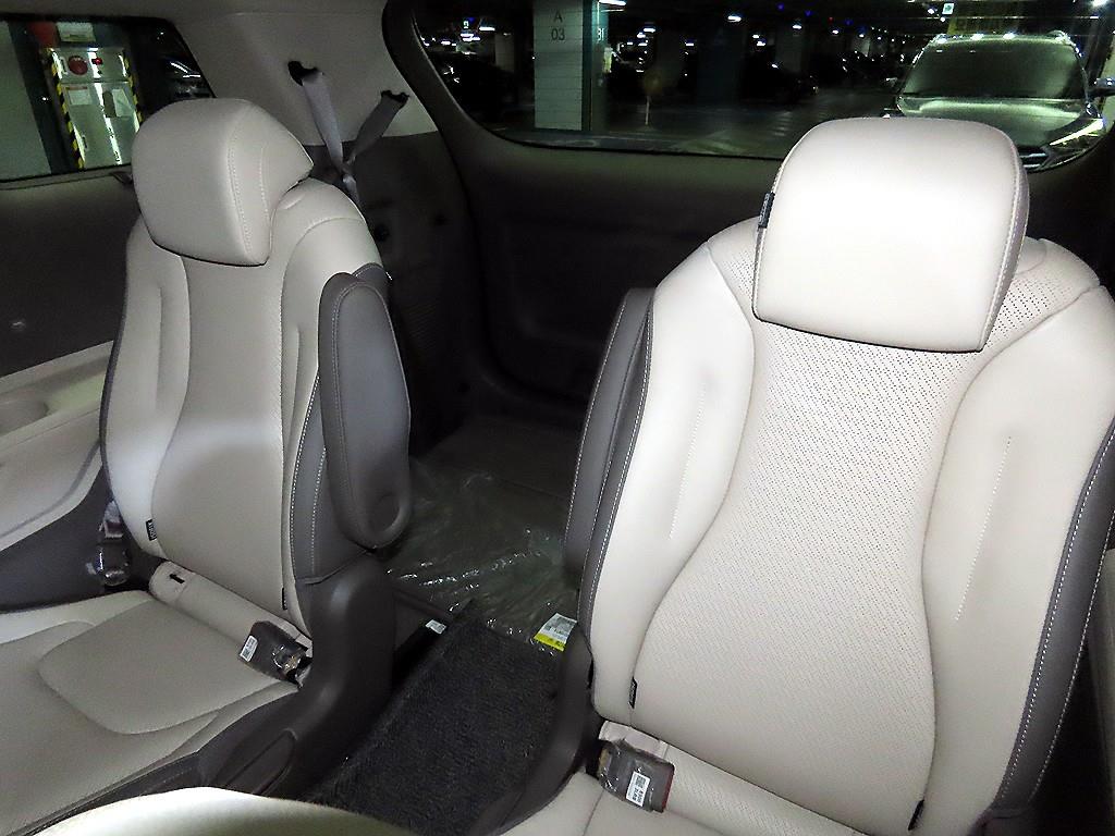 KIA Carnival - Vista 8