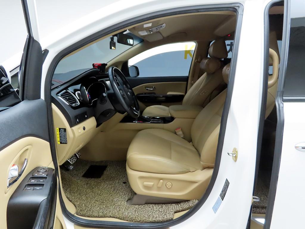 KIA Carnival - Vista 10