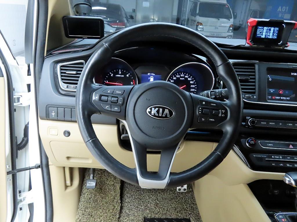 KIA Carnival - Vista 6