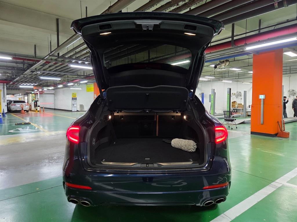 Maserati Levante 2019 Azul - Importación desde Corea - HF Imports Iquique - Foto 18
