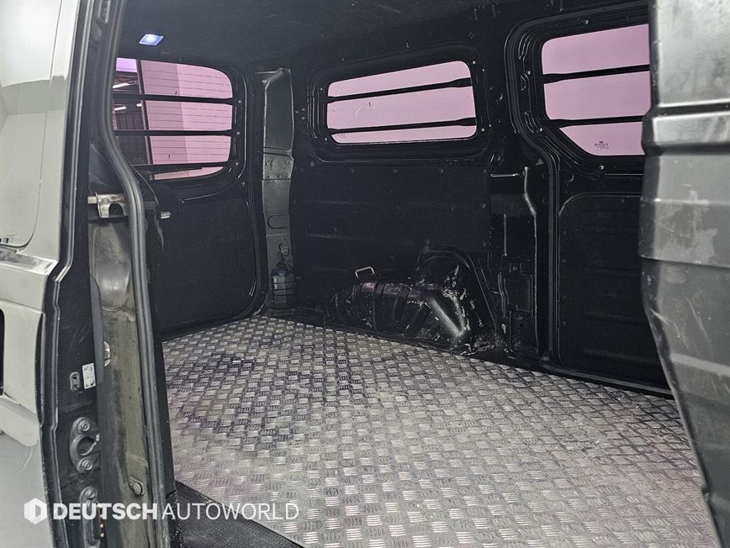 HYUNDAI Starex - Vista 12