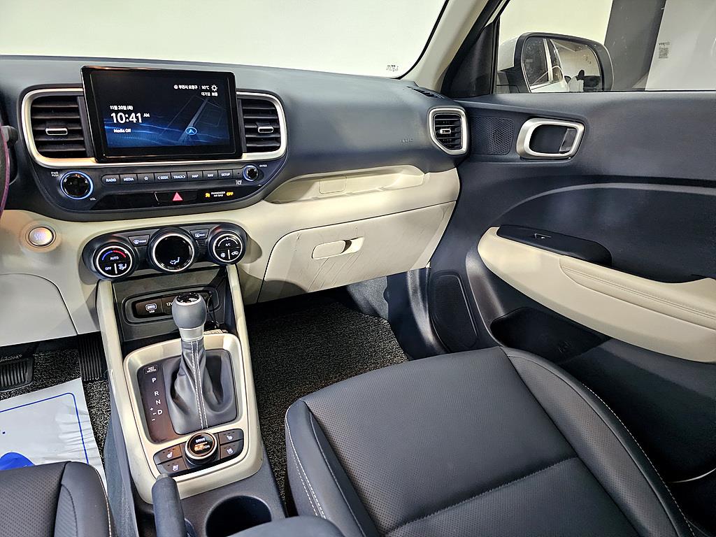 HYUNDAI Venue - Vista 10