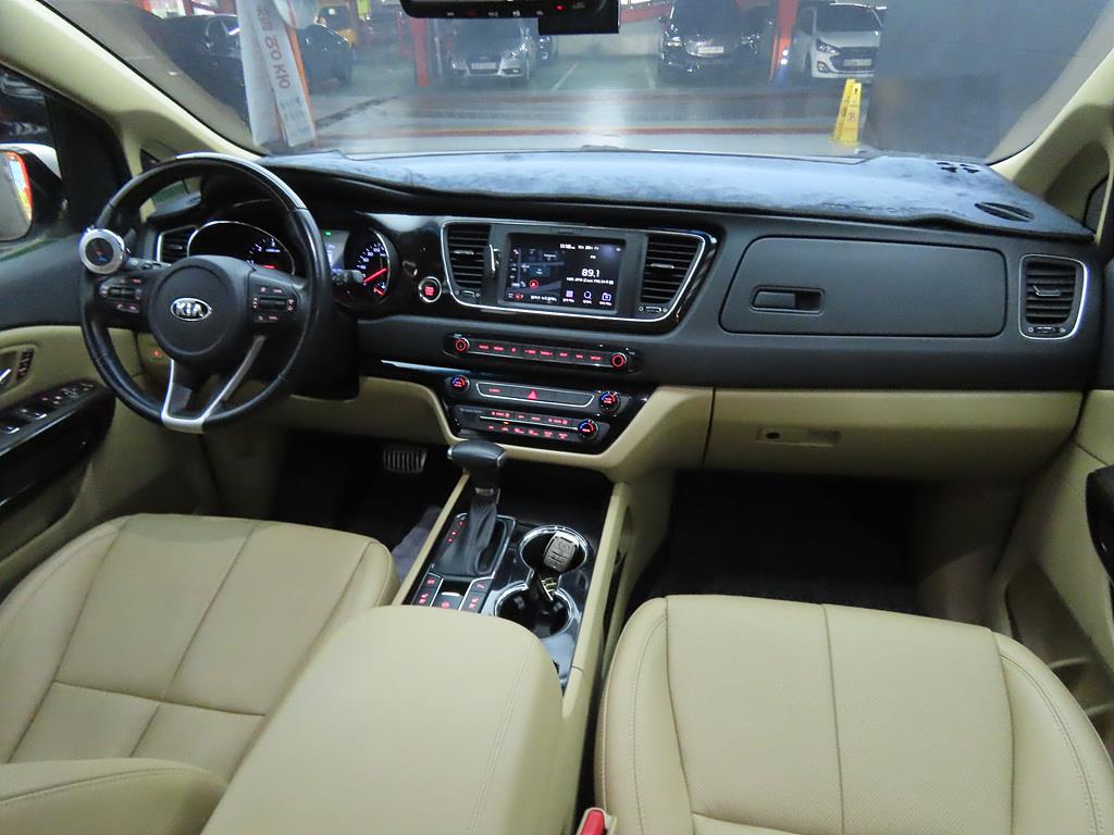 KIA Carnival - Vista 5