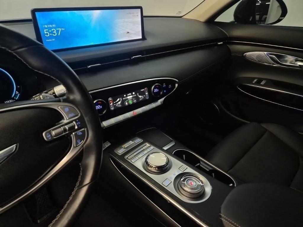 Genesis GV70 - Vista 10