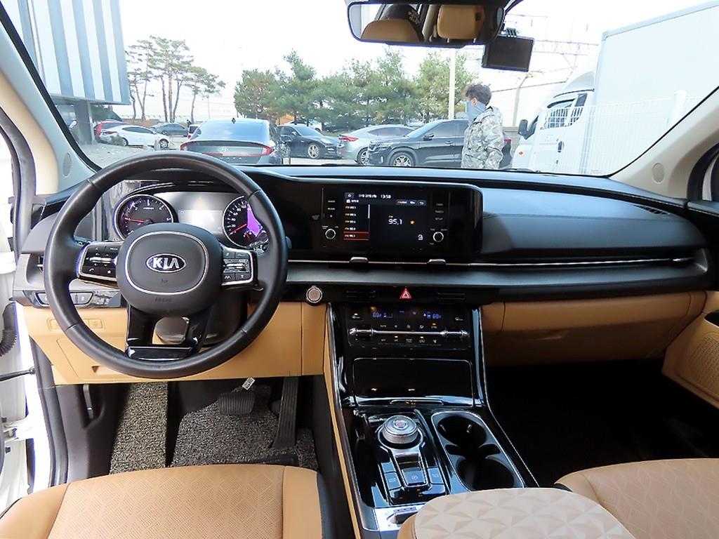 KIA Carnival - Vista 8