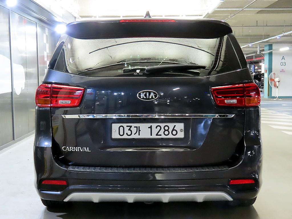 KIA Carnival - Vista 5