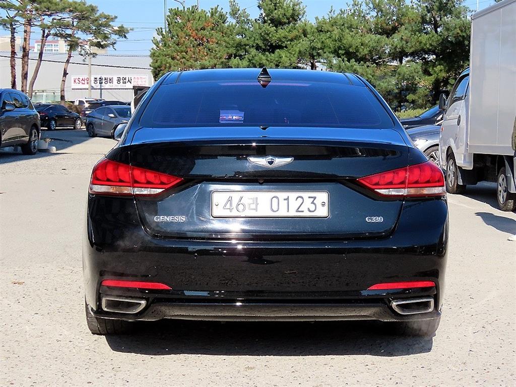 HYUNDAI Genesis - Vista 4