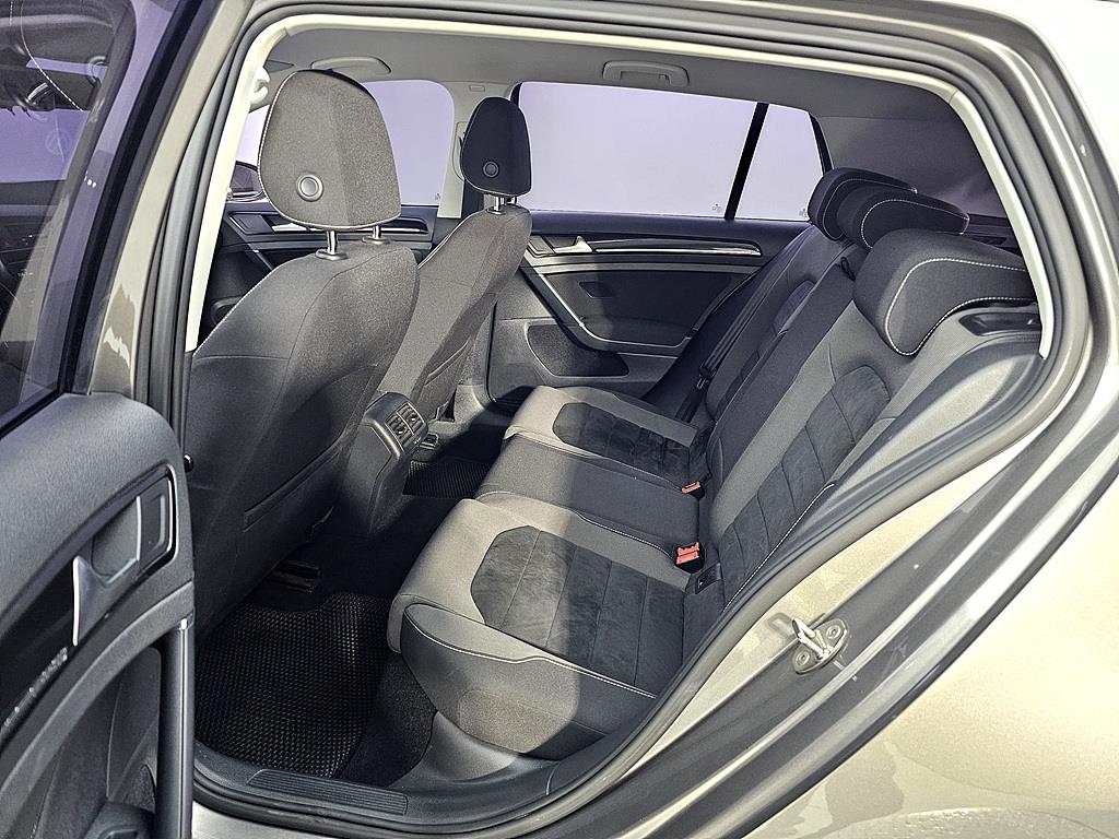 Volkswagen Golf - Vista 8