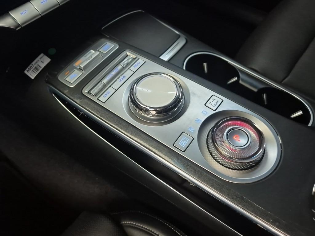 Genesis GV70 - Vista 8