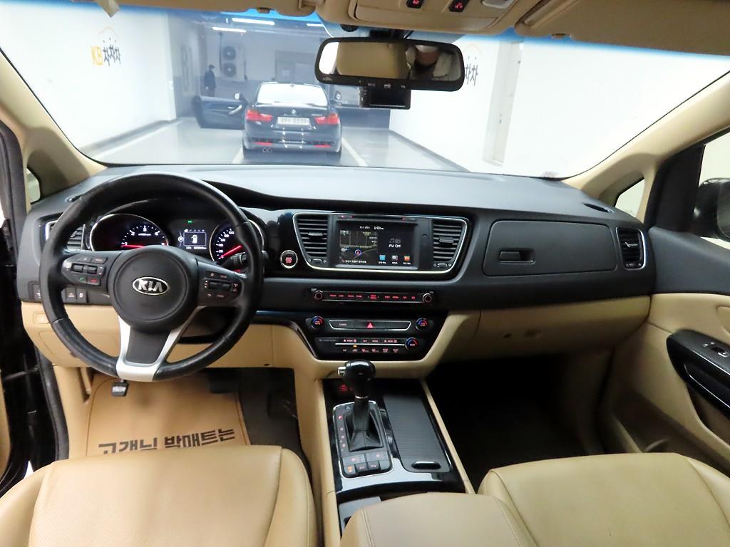 KIA Carnival - Vista 6