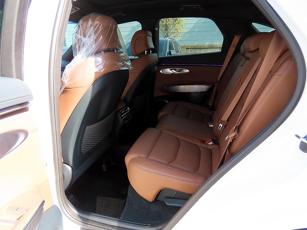 Genesis GV70 - Vista 6