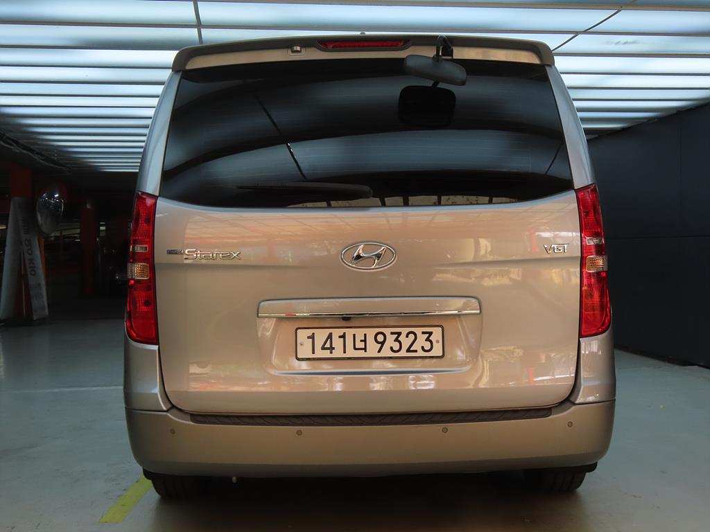 HYUNDAI Starex - Vista 4
