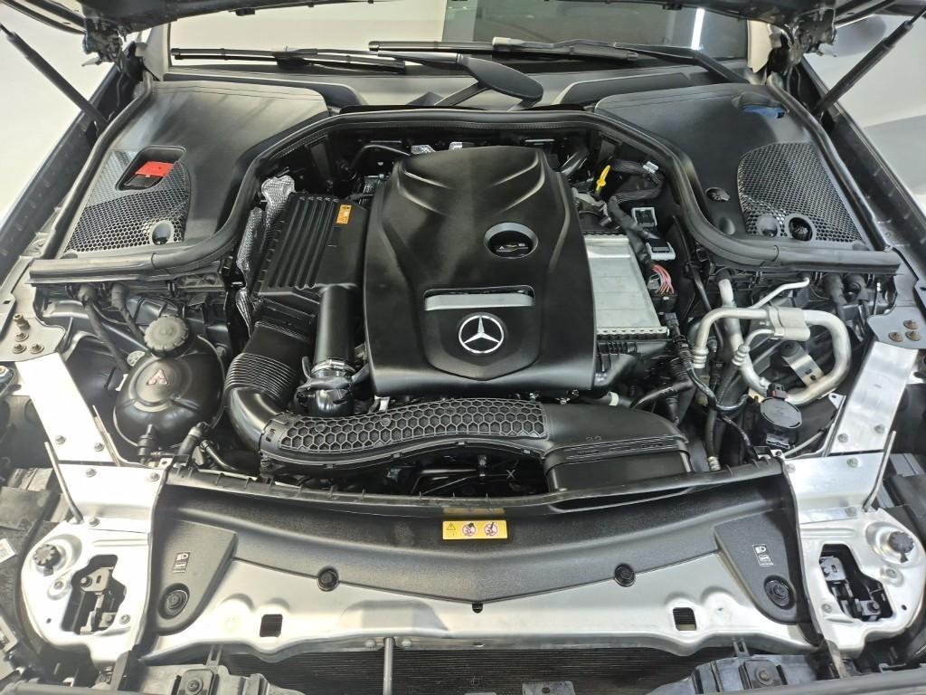 Mercedes Benz E class - Vista 5