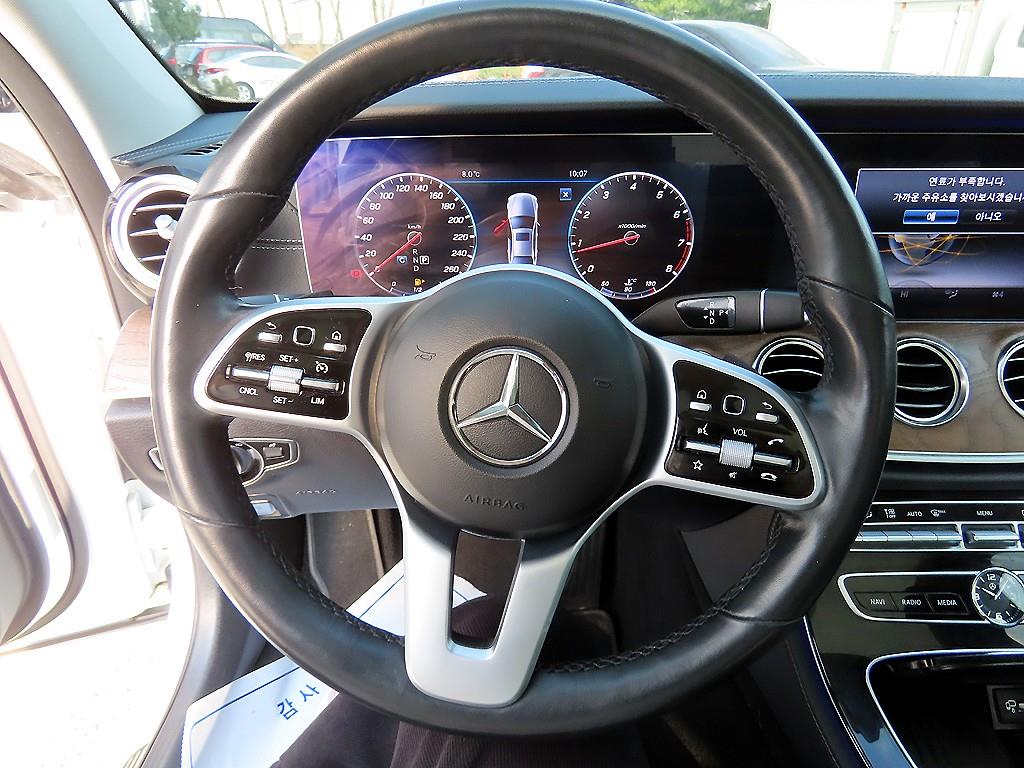 Mercedes Benz E class - Vista 8